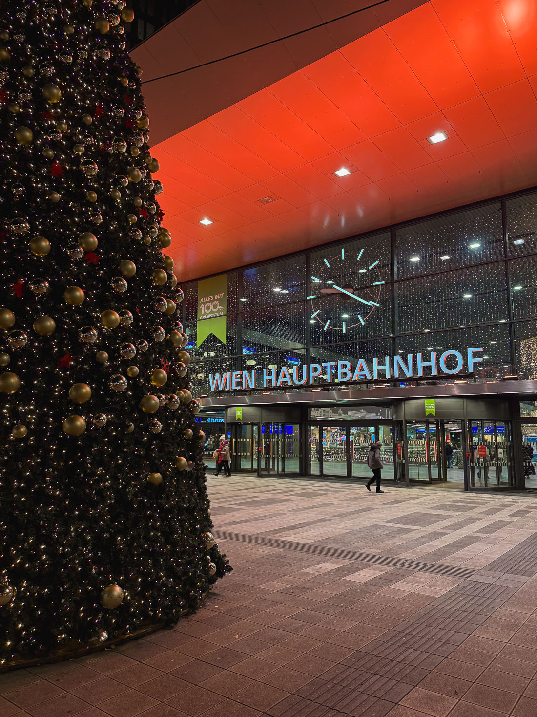 Wien Hauptbahnhof (main train station in vienna)